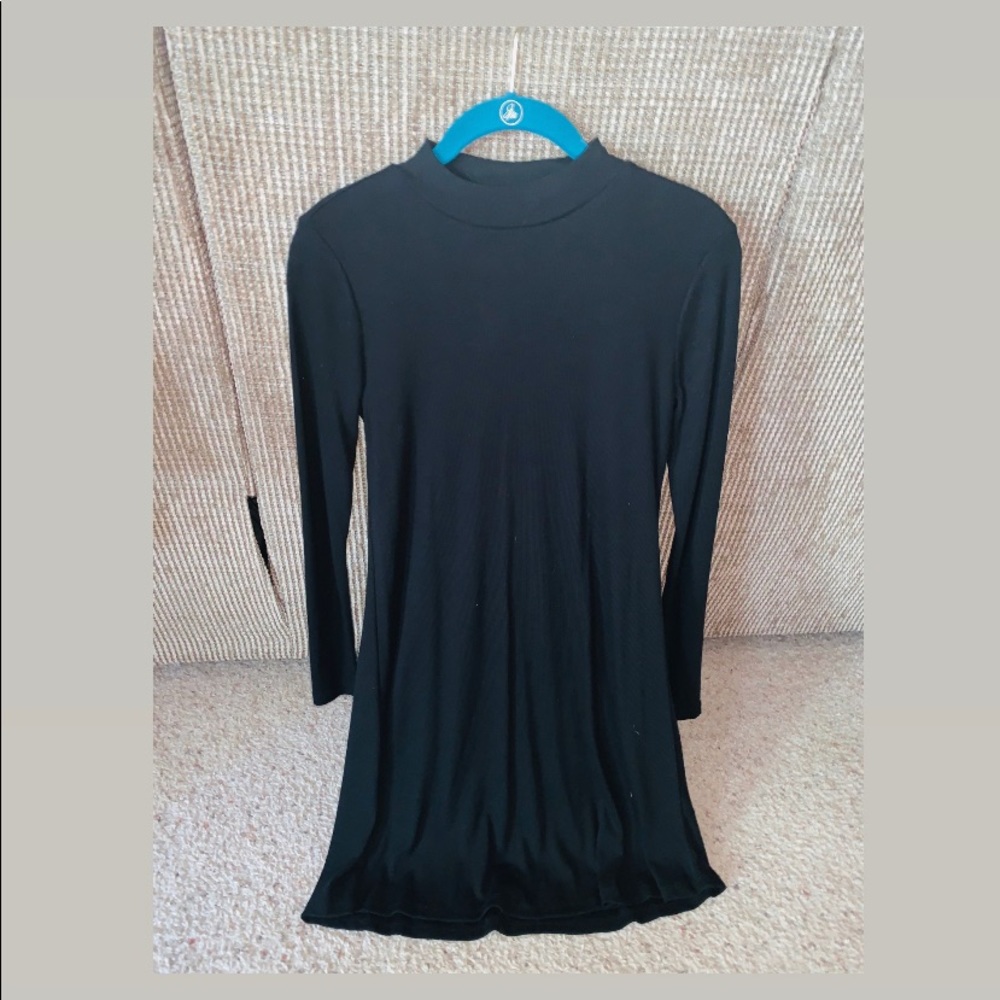 Long sleeve flow dress size small